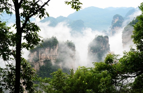 Zhangjiajie Wulingyuan Early Autumn Clouds Attracted Many Visitors